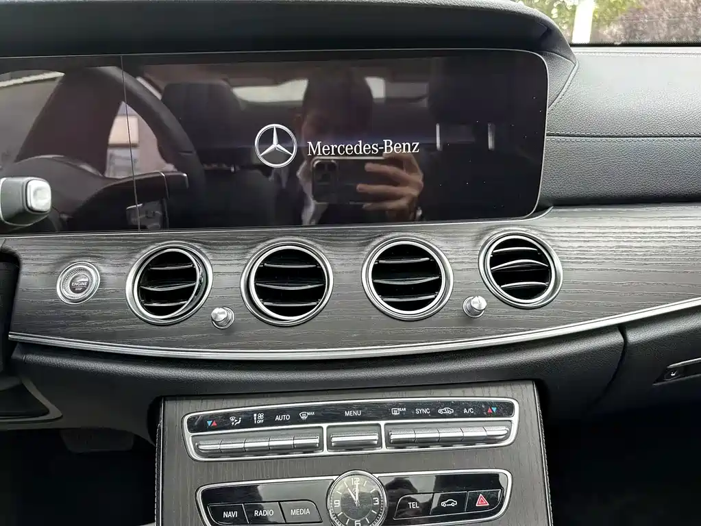 Mercedes-Benz E-Class — миниатюра 13