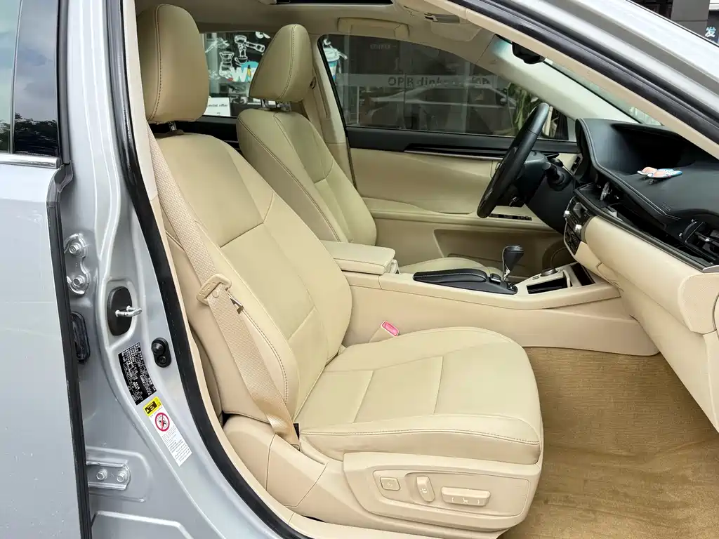 Lexus ES — миниатюра 10
