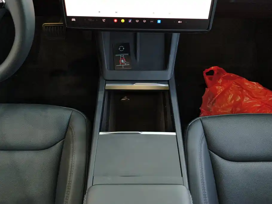 Tesla Model 3 — миниатюра 16