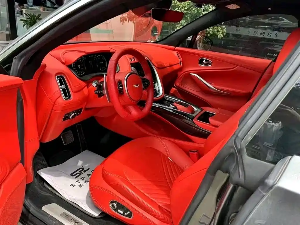 Aston Martin DBX 2020 4.0T V8