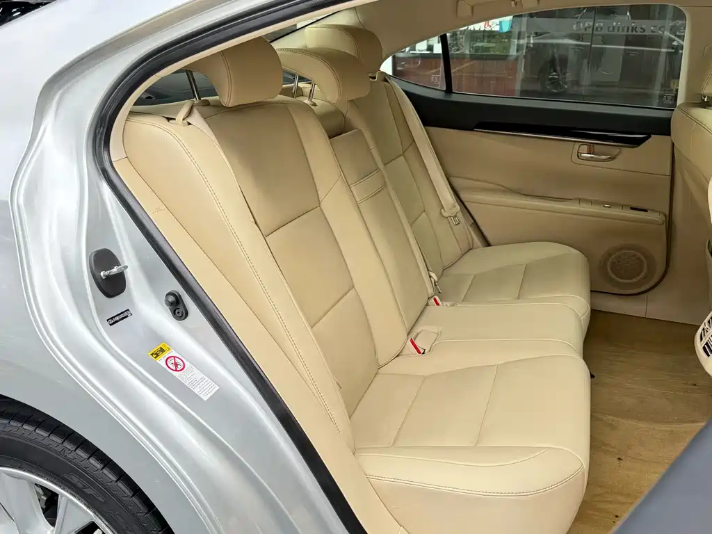 Lexus ES — миниатюра 12