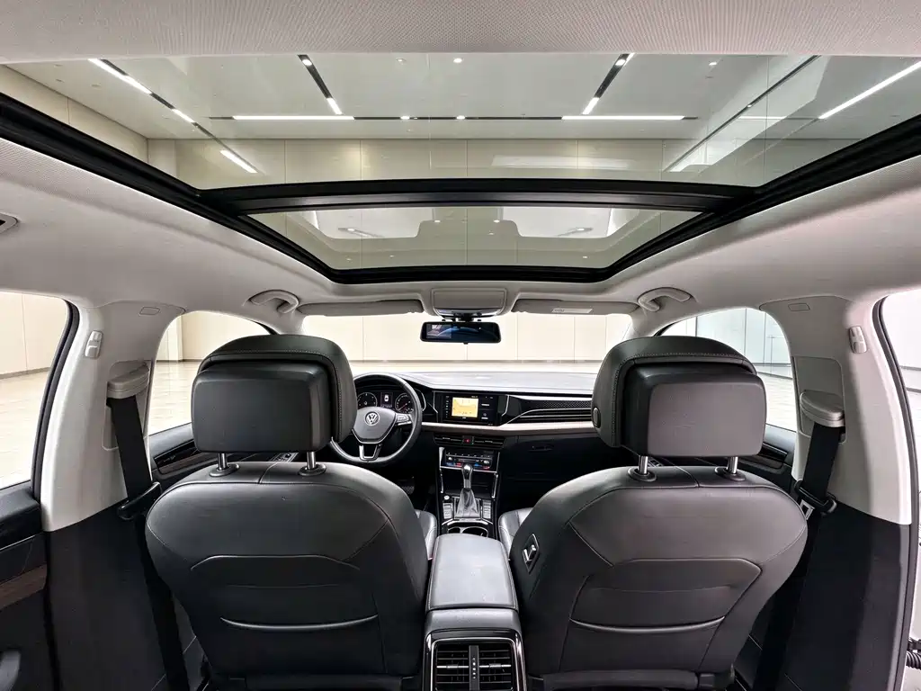 Volkswagen Passat PHEV — миниатюра 16