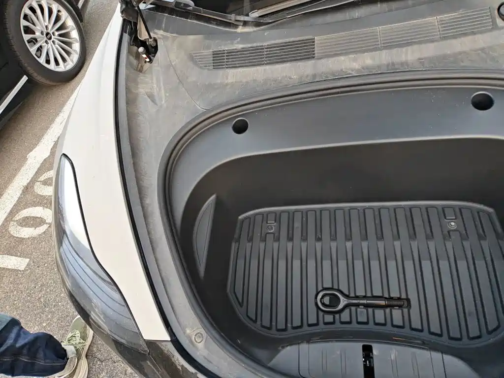 Tesla Model 3 — миниатюра 21