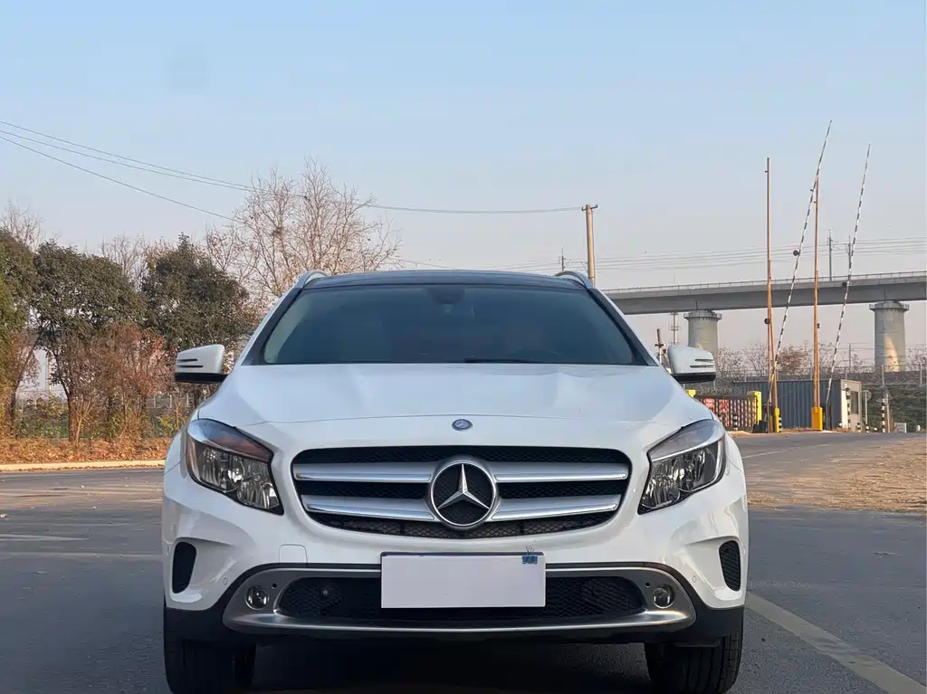 MERCEDES-BENZ GLA