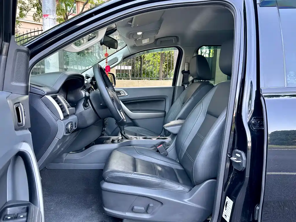 Ford Everest 2016 2.0T AT Luxury