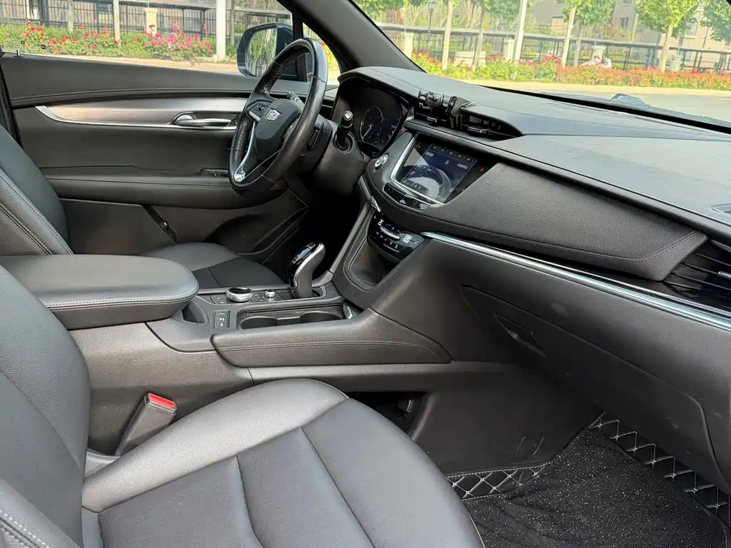 Cadillac XT6 2022 2.0T мест