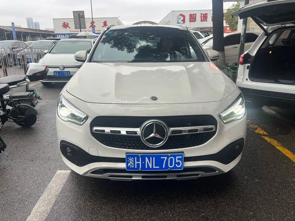 MERCEDES-BENZ GLA