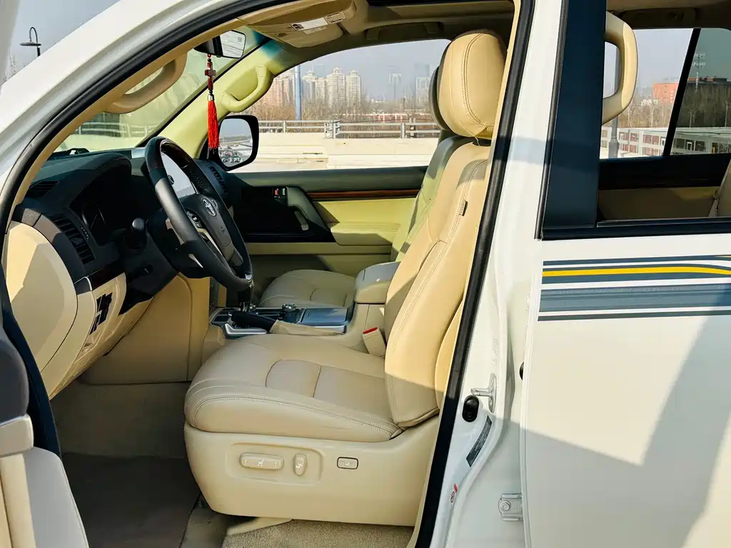 Toyota Land Cruiser 2018 4.6L AT