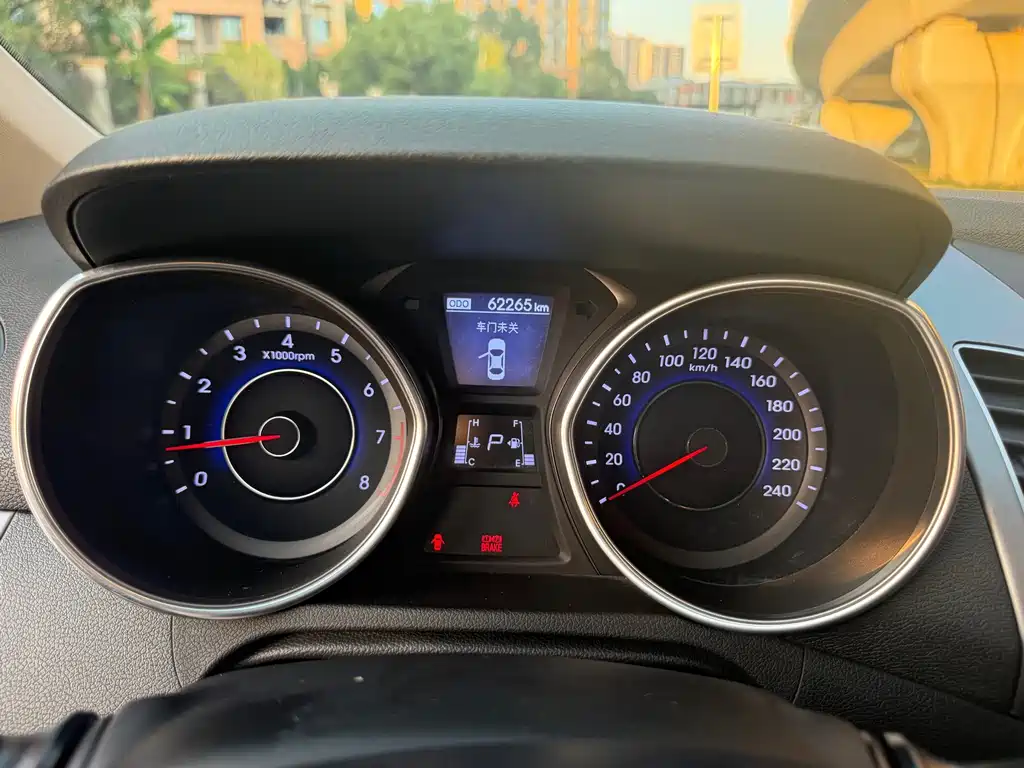 Hyundai Elantra Langdong — миниатюра 10