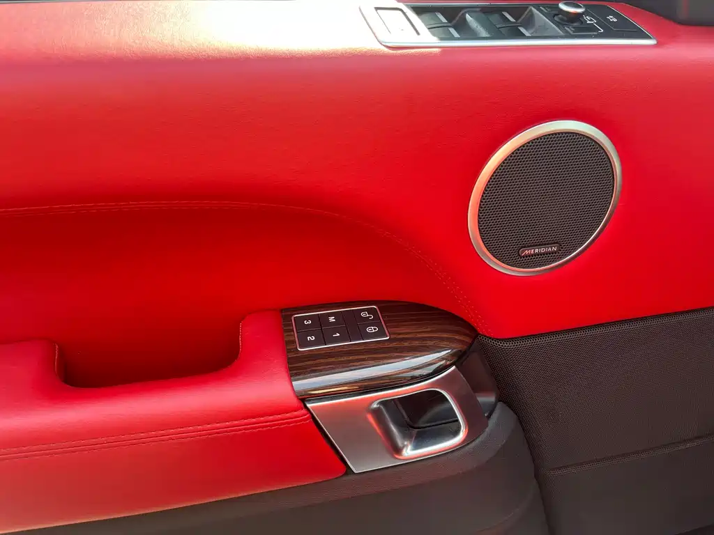 Land Rover Range Rover — миниатюра 10