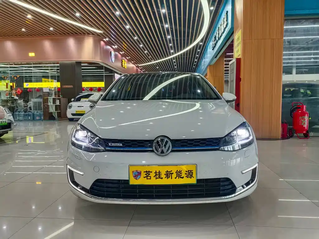 Volkswagen Golf EV — миниатюра 2