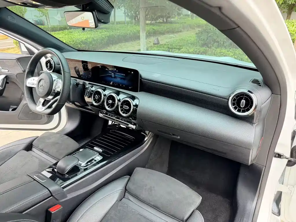 Mercedes-Benz A-Class — миниатюра 8