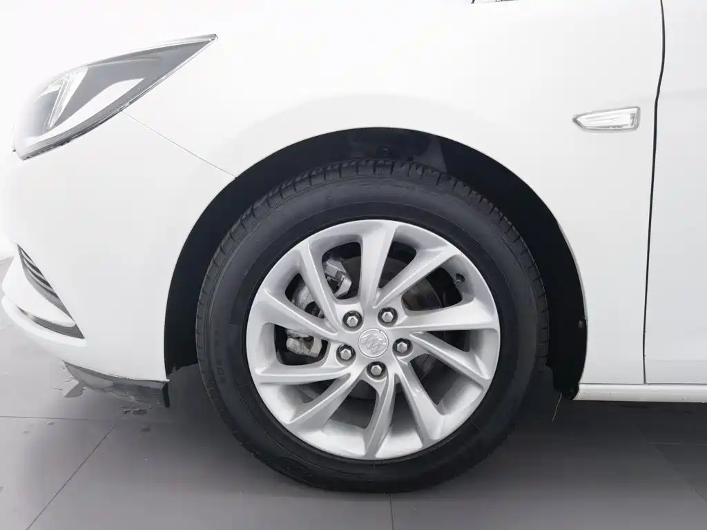 Buick Verano — миниатюра 17