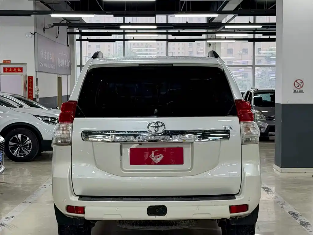 Toyota Land Cruiser Prado 2010 2.7L AT Standard