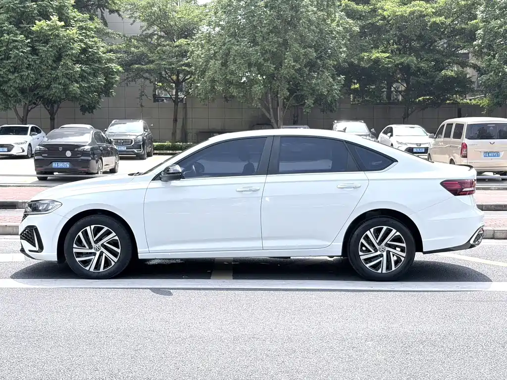 Volkswagen Lavida — миниатюра 9