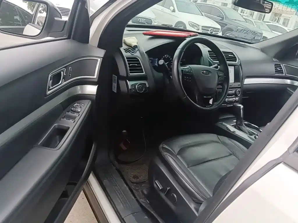 Ford Explorer (Import) — миниатюра 16