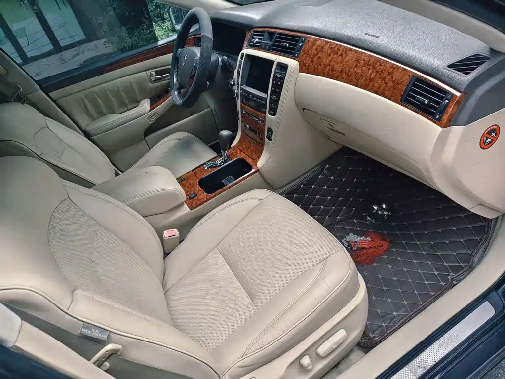 Toyota Crown — миниатюра 6