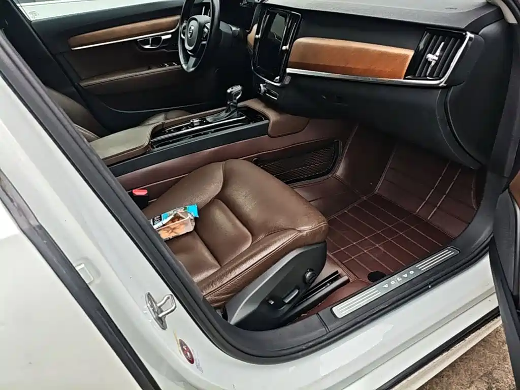 Volvo S90 — миниатюра 25