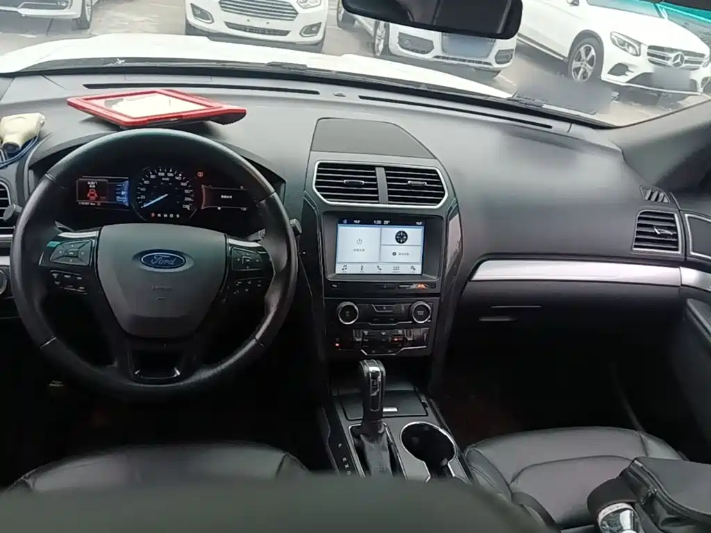 Ford Explorer (Import) — миниатюра 10