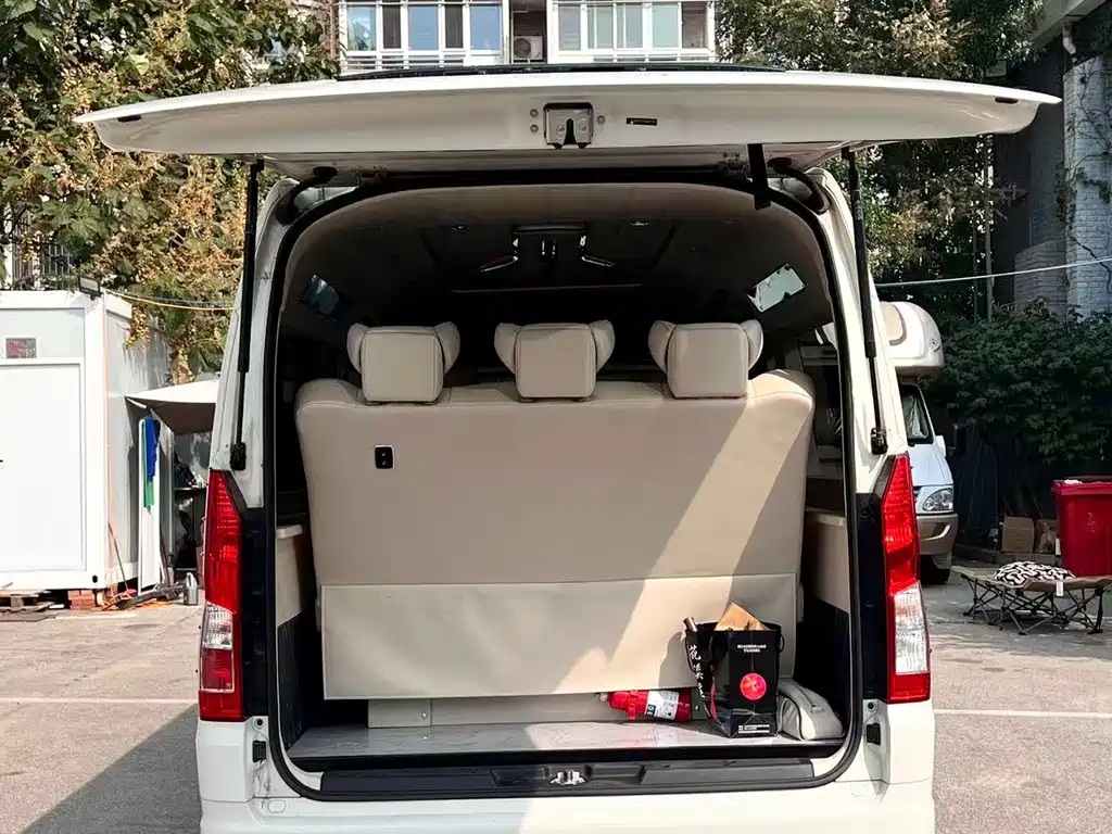 Toyota HiAce 2024 3.5L AT