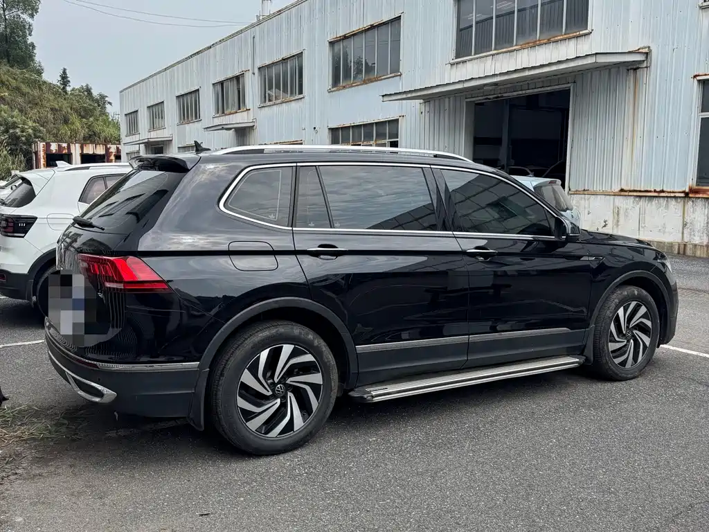 Volkswagen Tiguan L — миниатюра 4
