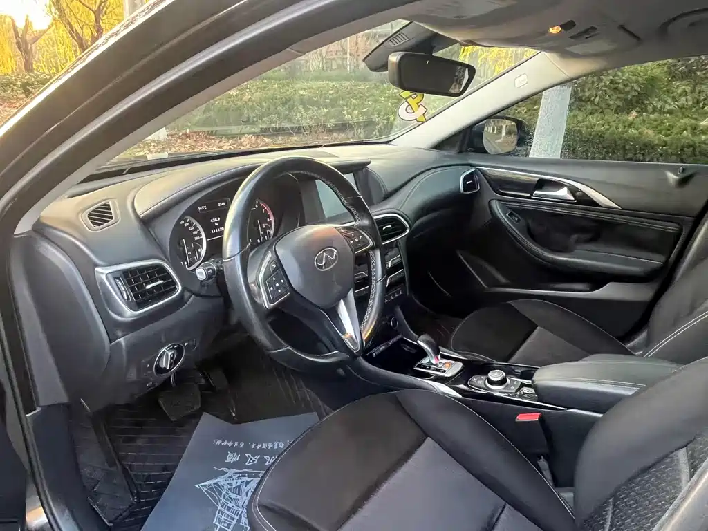 INFINITI QX30
