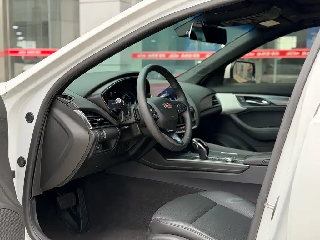Cadillac CT5 — миниатюра 6