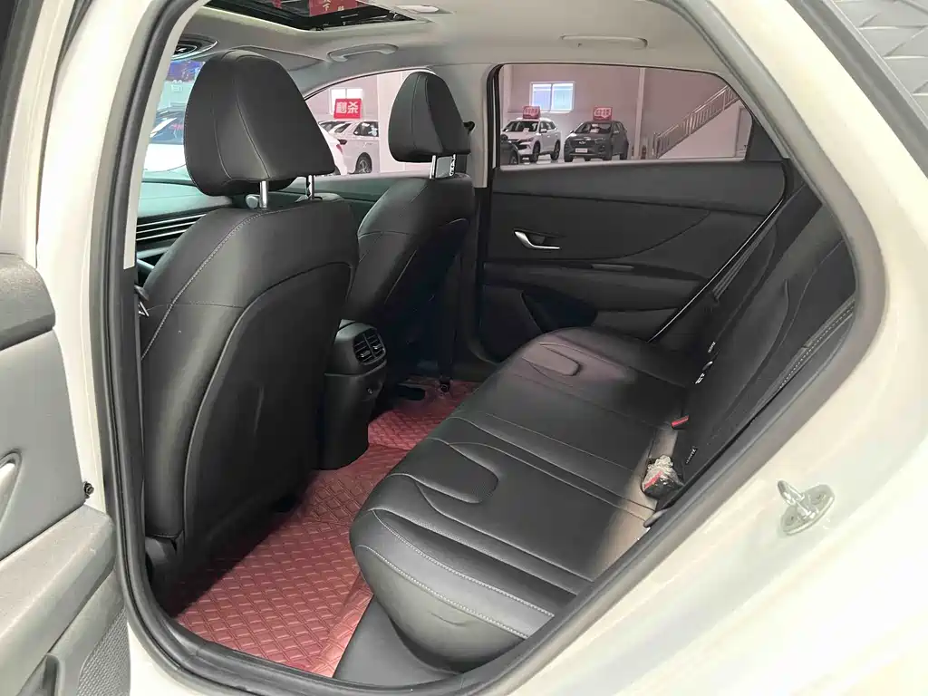 Hyundai Elantra 2023 1.5L CVT LUX Luxury