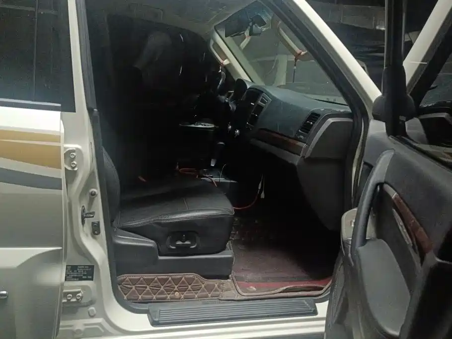 Mitsubishi Pajero (Import) — миниатюра 8