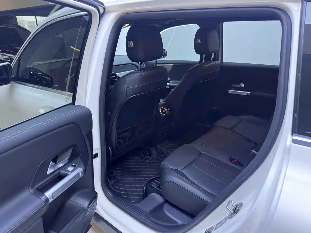 Mercedes-Benz GLB — миниатюра 10