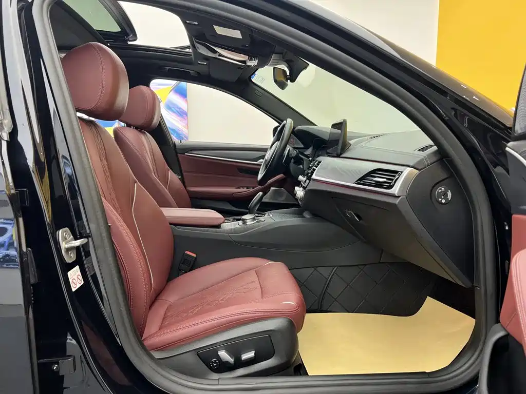 BMW 5 Series — миниатюра 21