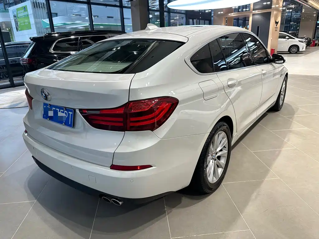 BMW 5 Series GT — миниатюра 8