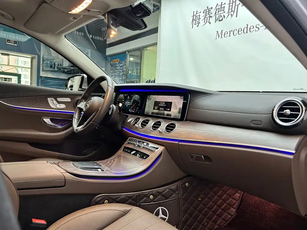 Mercedes-Benz E-Class — миниатюра 13