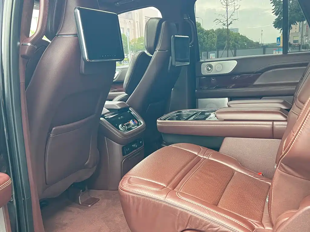Lincoln Navigator — миниатюра 7