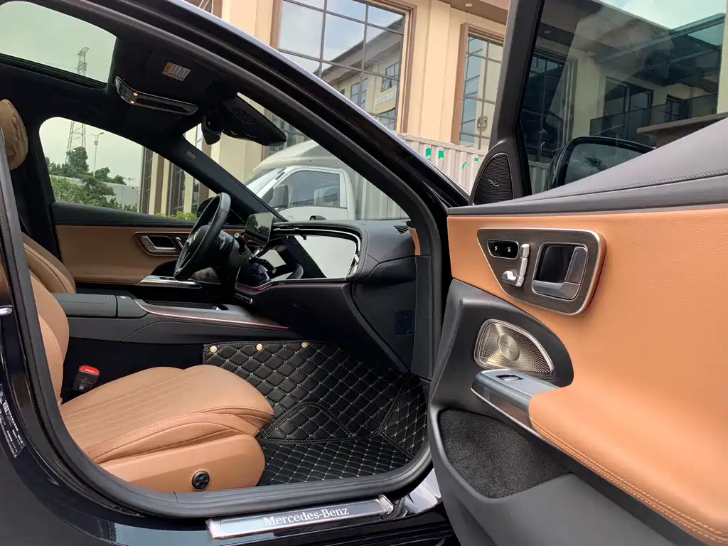 Mercedes-Benz E-Class — миниатюра 16