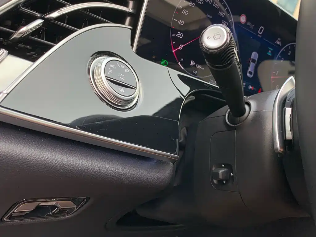 Mercedes-Benz E-Class — миниатюра 22