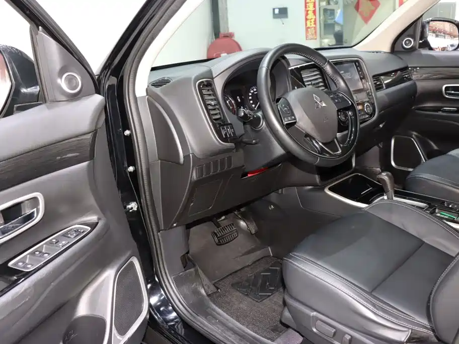 Mitsubishi Outlander 2020 2.0L Enjoy 5 мест