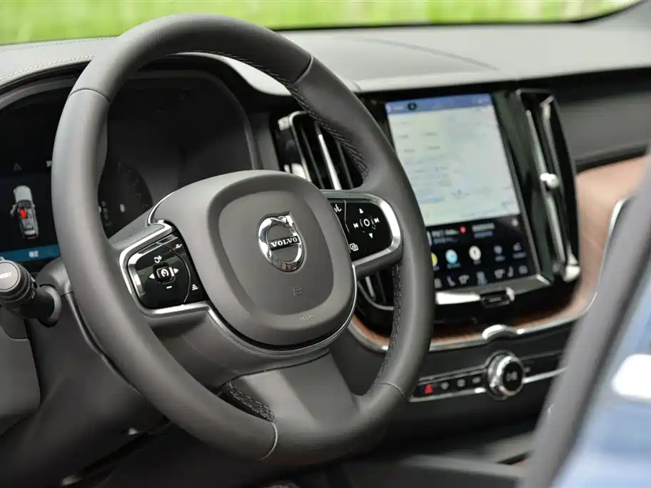 Volvo XC60 2024 B5 Luxury