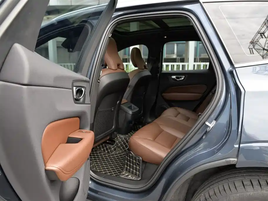 Volvo XC60 2024 B5 Luxury