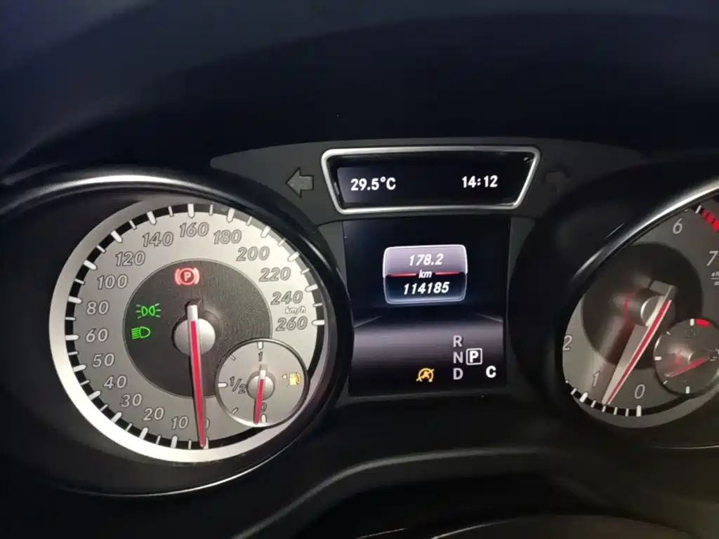 Mercedes-Benz GLA — миниатюра 12