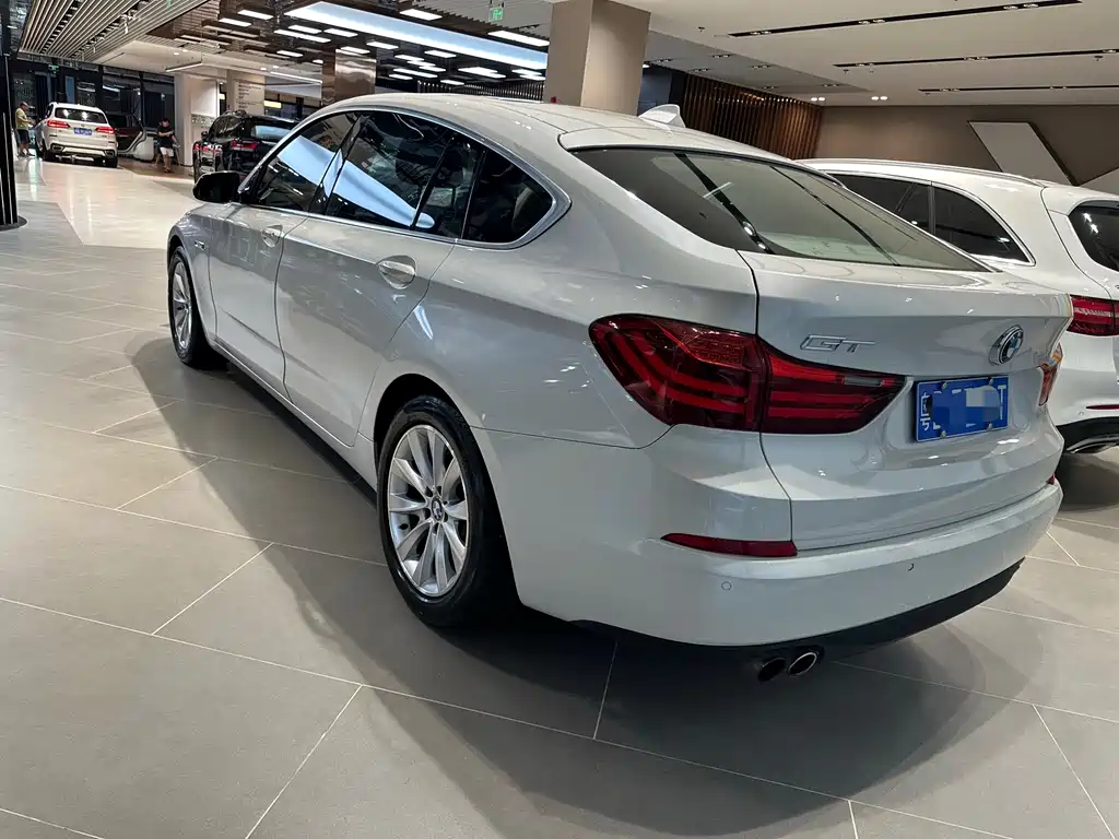 BMW 5 Series GT — миниатюра 10