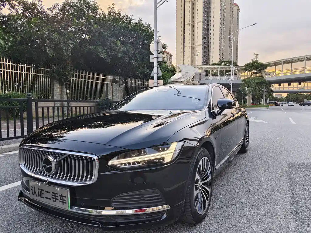 Volvo S90 PHEV 2023
