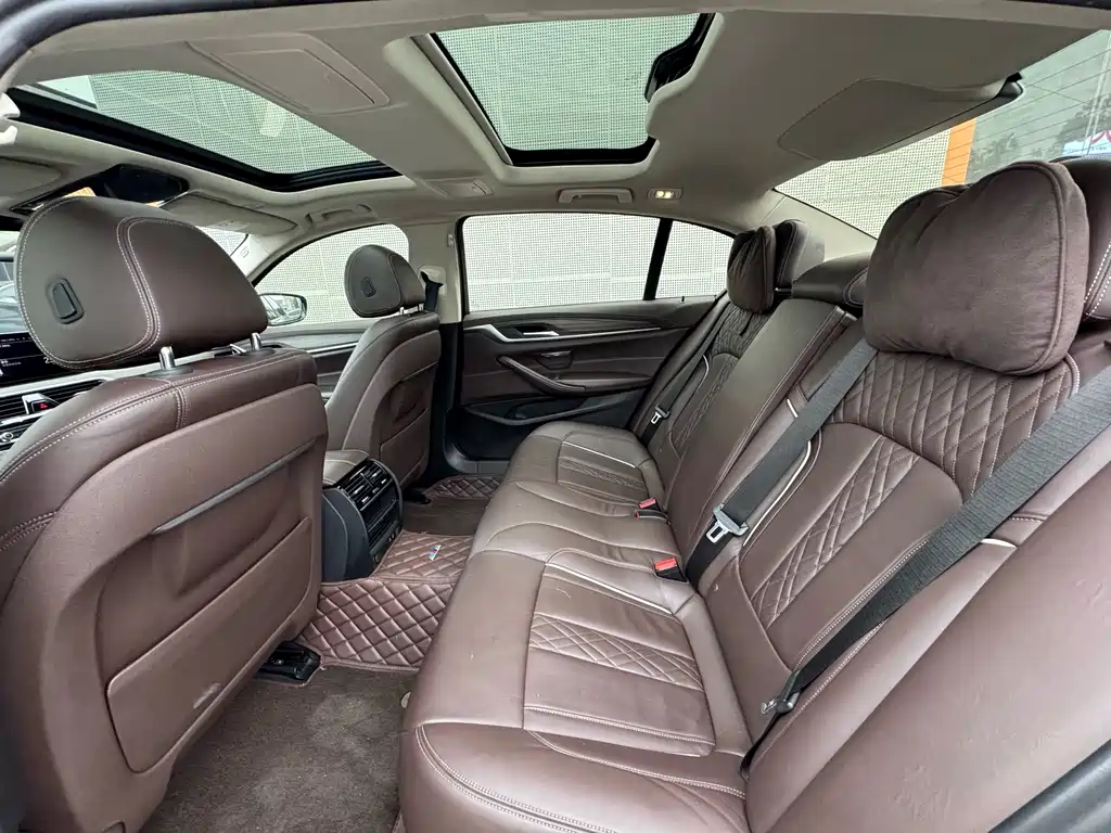 BMW 5 Series — миниатюра 11