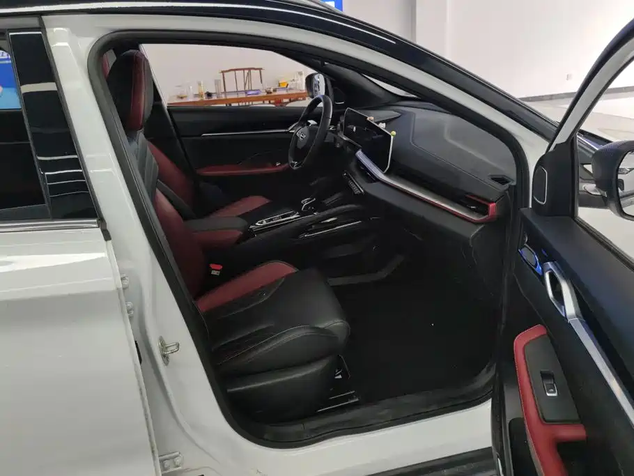 Geely Binyue — миниатюра 8