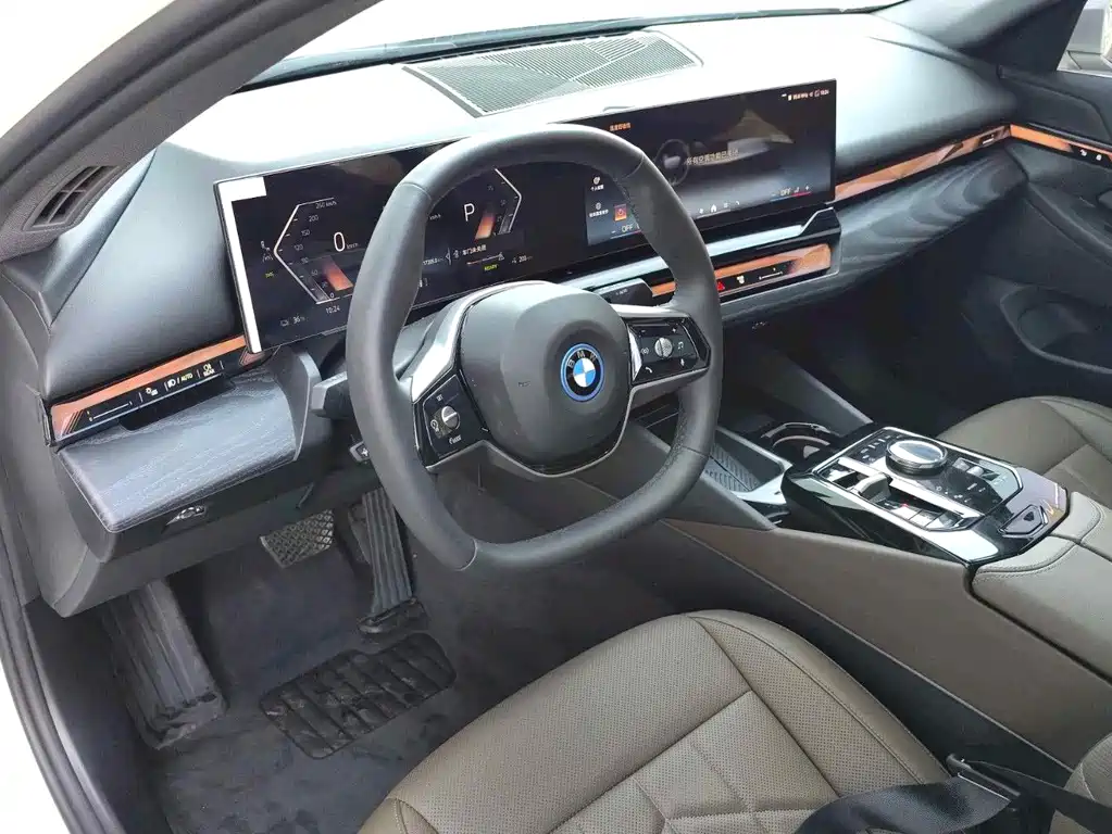 BMW i5 — миниатюра 7