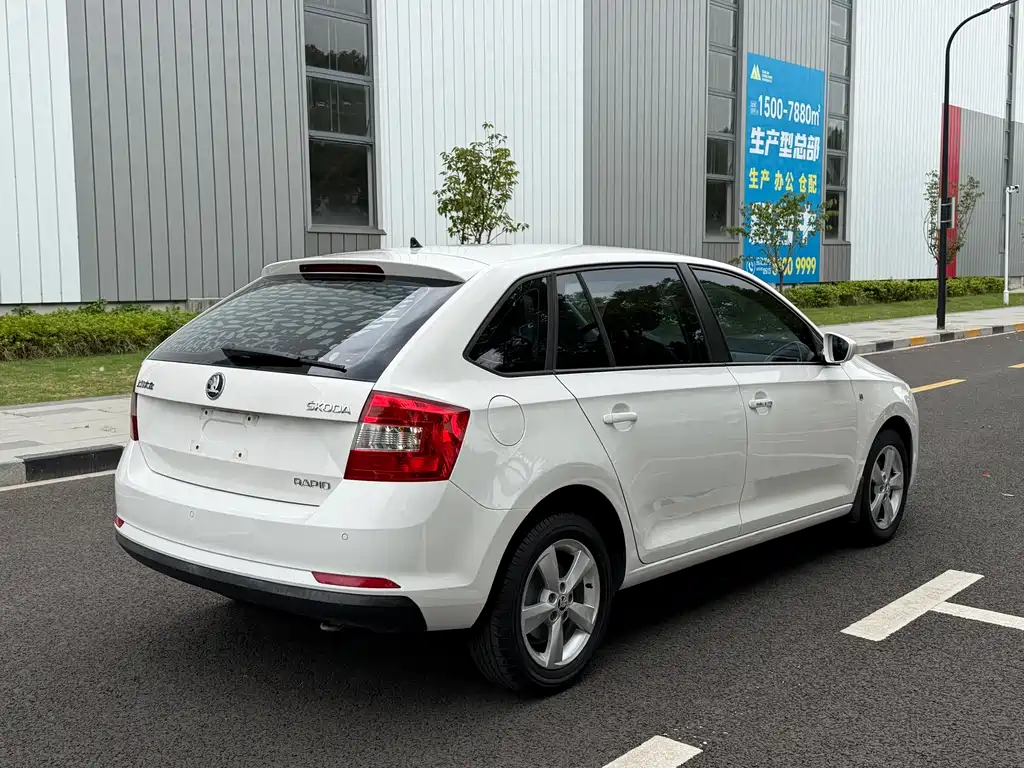 Skoda Rapid Spaceback — миниатюра 4