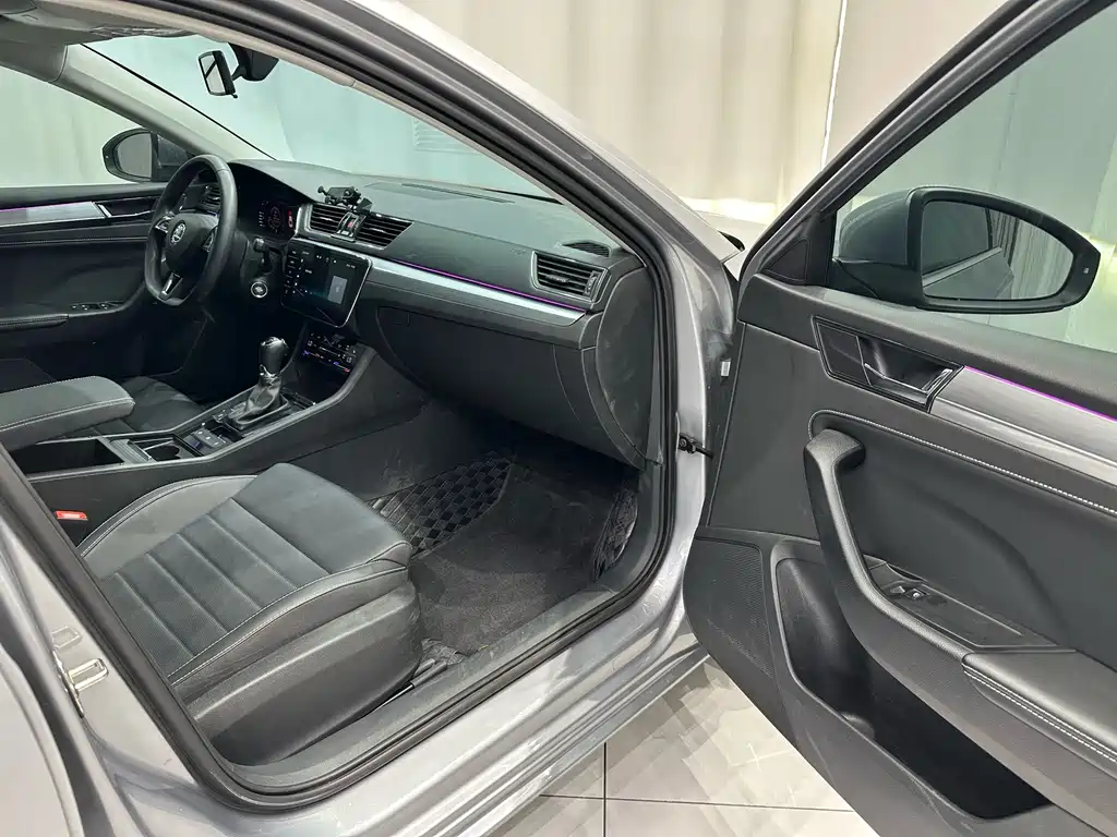 Skoda Superb — миниатюра 18
