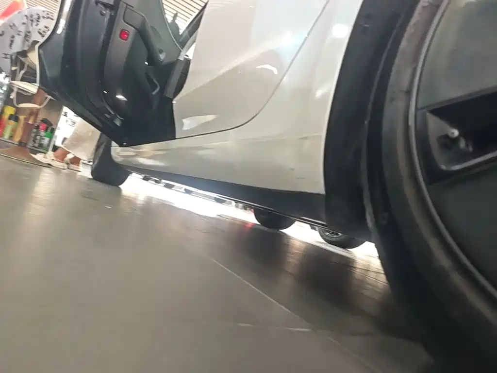 Tesla Model 3 — миниатюра 22