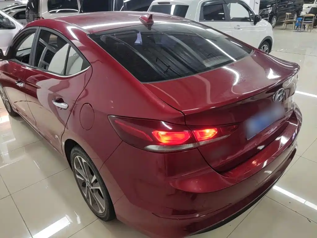 Hyundai Elantra — миниатюра 5