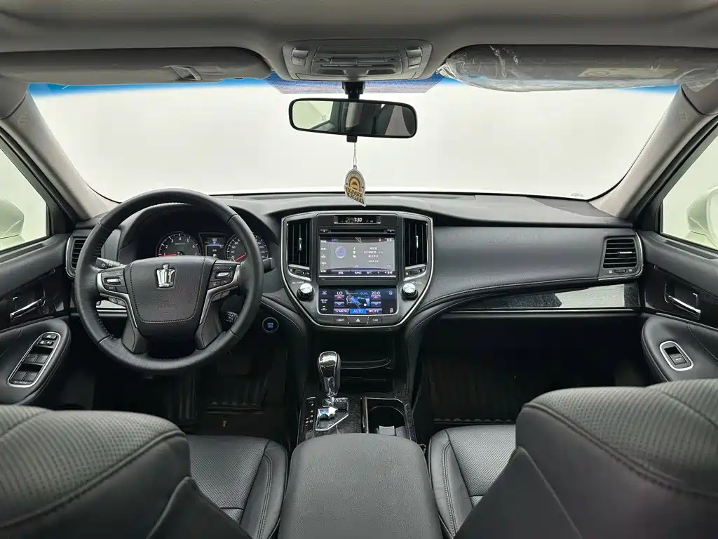 Toyota Crown — миниатюра 19